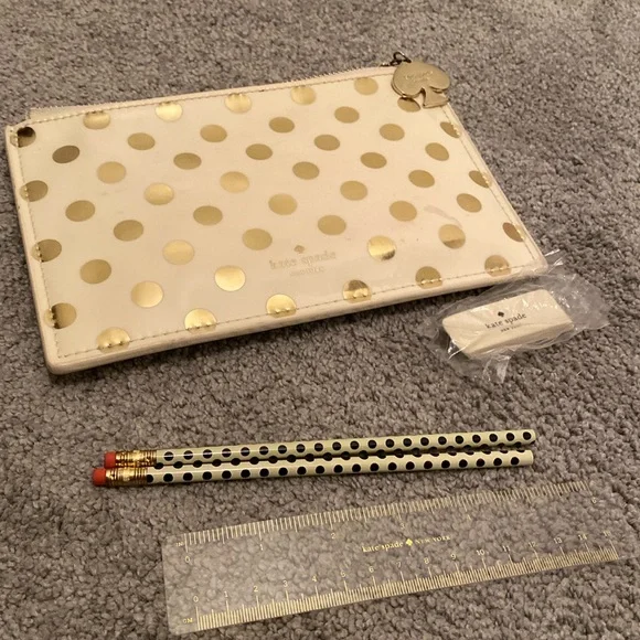 Kate Spade ♠️ zipper pouch - Picture 2 of 12